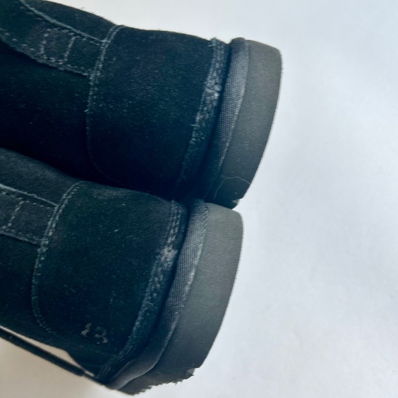 UGG Black Suede Sheepskin Leather Lining Lace Up Ankle Boots size 10 - Picture 10 of 16